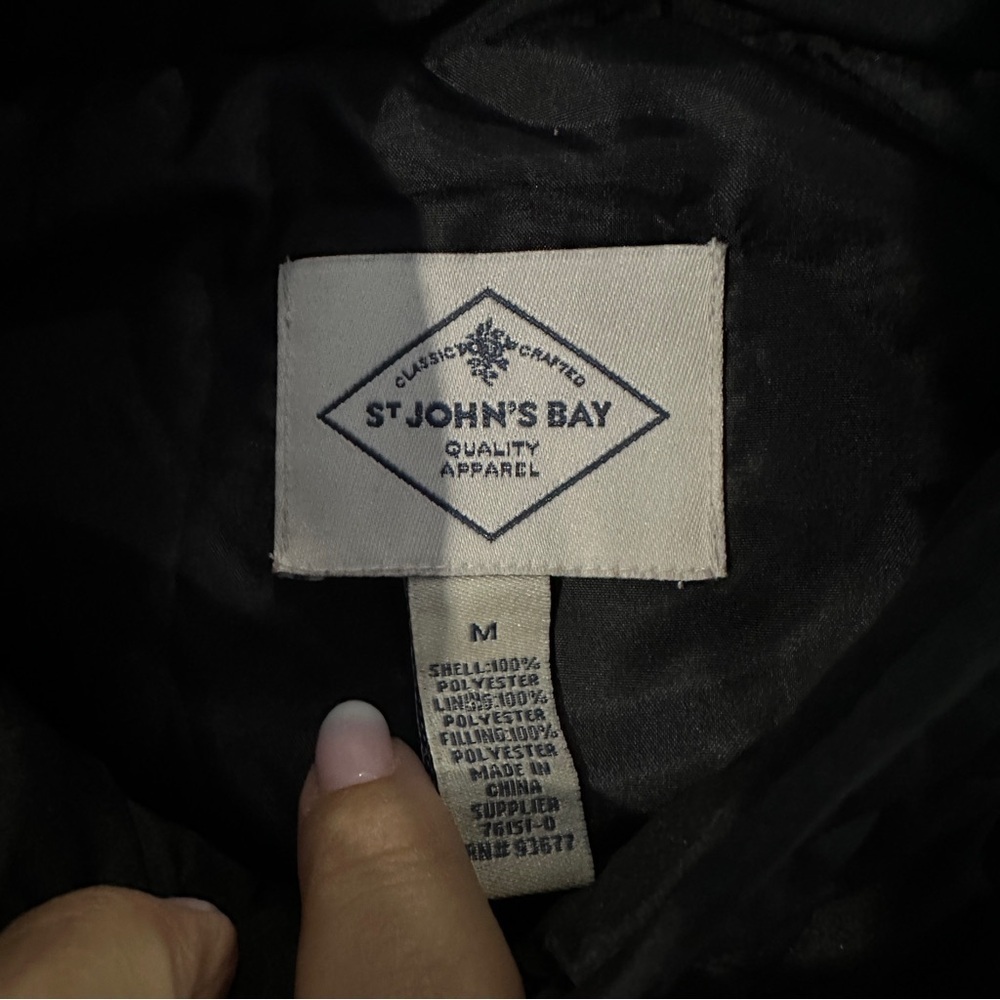 St. John’s Bay Quilted Black Puffer Vest with Gold Zip & Pockets Size M - Picture 9 of 14